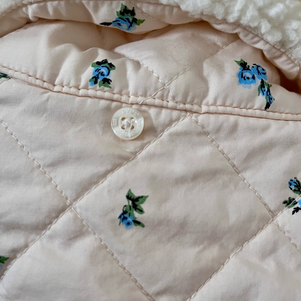 Levi’s Floral Quilted Puffer Jacket with Sherpa Collar, S - Picture 6 of 6
